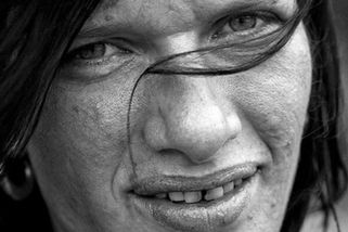 Narkomanka Katka šla do sebe. Poctivě pracuje a zařizuje si doklady, aby mohla z ulice - Médium.cz